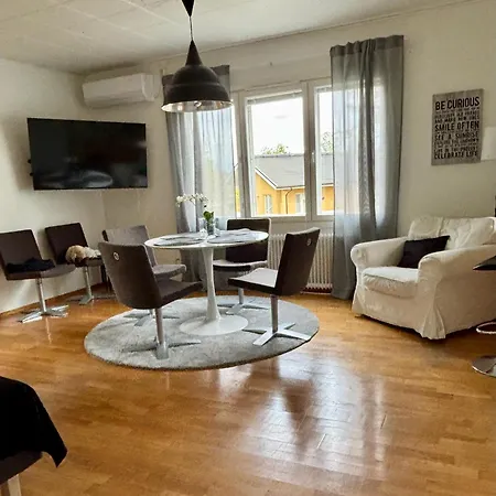 6 Real Beds, Ac, Walk To Willa, Apartman