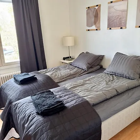 6 Real Beds, Ac, Walk To Willa, דירה